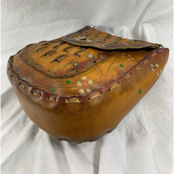 Vintage tan brown leather hand tooled semi structured shoulder bag with flowers - Picture 13 of 15